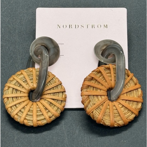 Chic Woven Rattan Drop Earrings - Picture 5 of 7